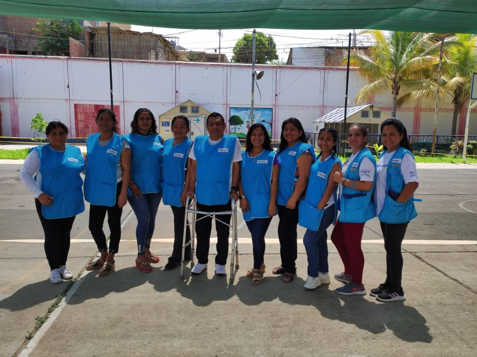 Equipo de tutoras, voluntario y vountarias de DIVERTICLASES de la institución educativa N°02 MariscaL Castilla en Tumbes - Enero 2023